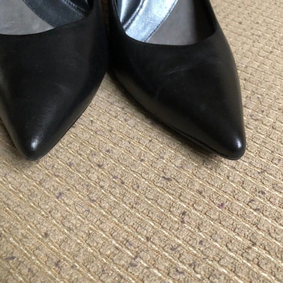 Kenneth Cole " Silver Belle" Black Pointy Pumps - Picture 4 of 8